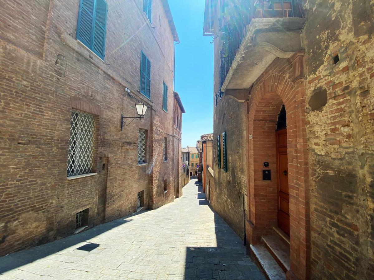 La Fonte-With Balcony Close By Piazza Del Campo Siena Eksteriør billede
